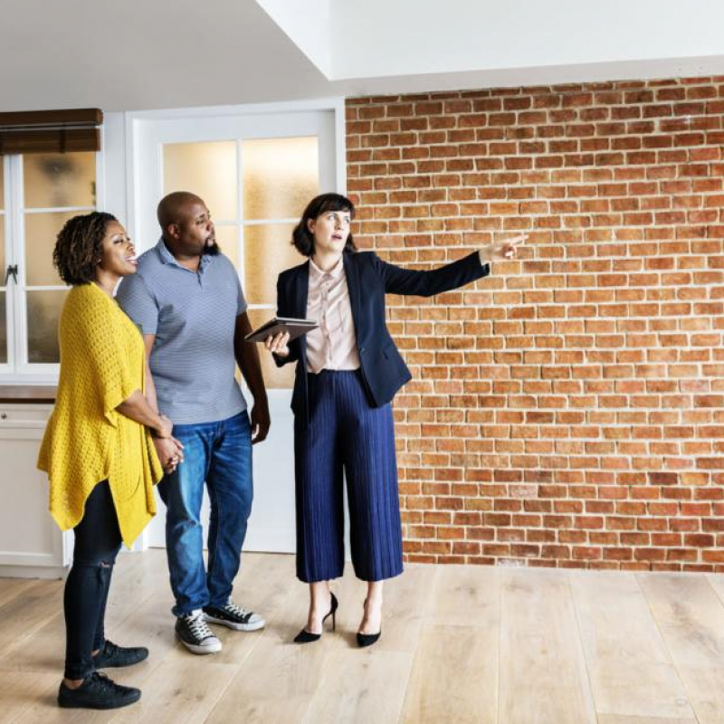 Quelles-sont-les-questions-essentielles-a-poser-lors-dune-visite-immobiliere-1024x633